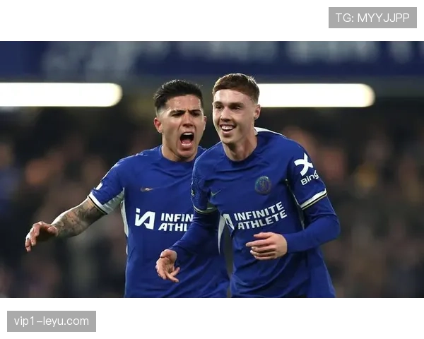 卢卡库晒肌肉比C罗更威猛！休赛期苦练成NFL级身材，切尔西曼城争抢这位意甲射手王